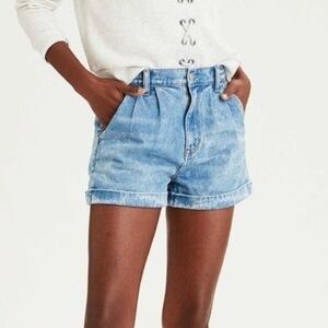 American Eagle AE Mom Pleated Jean Short Denim in Classic Blue size 4